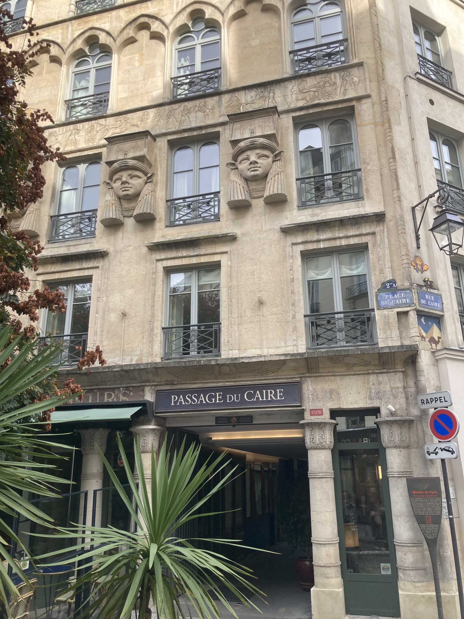 Paris maudit 2 : du Sentier au Louvre