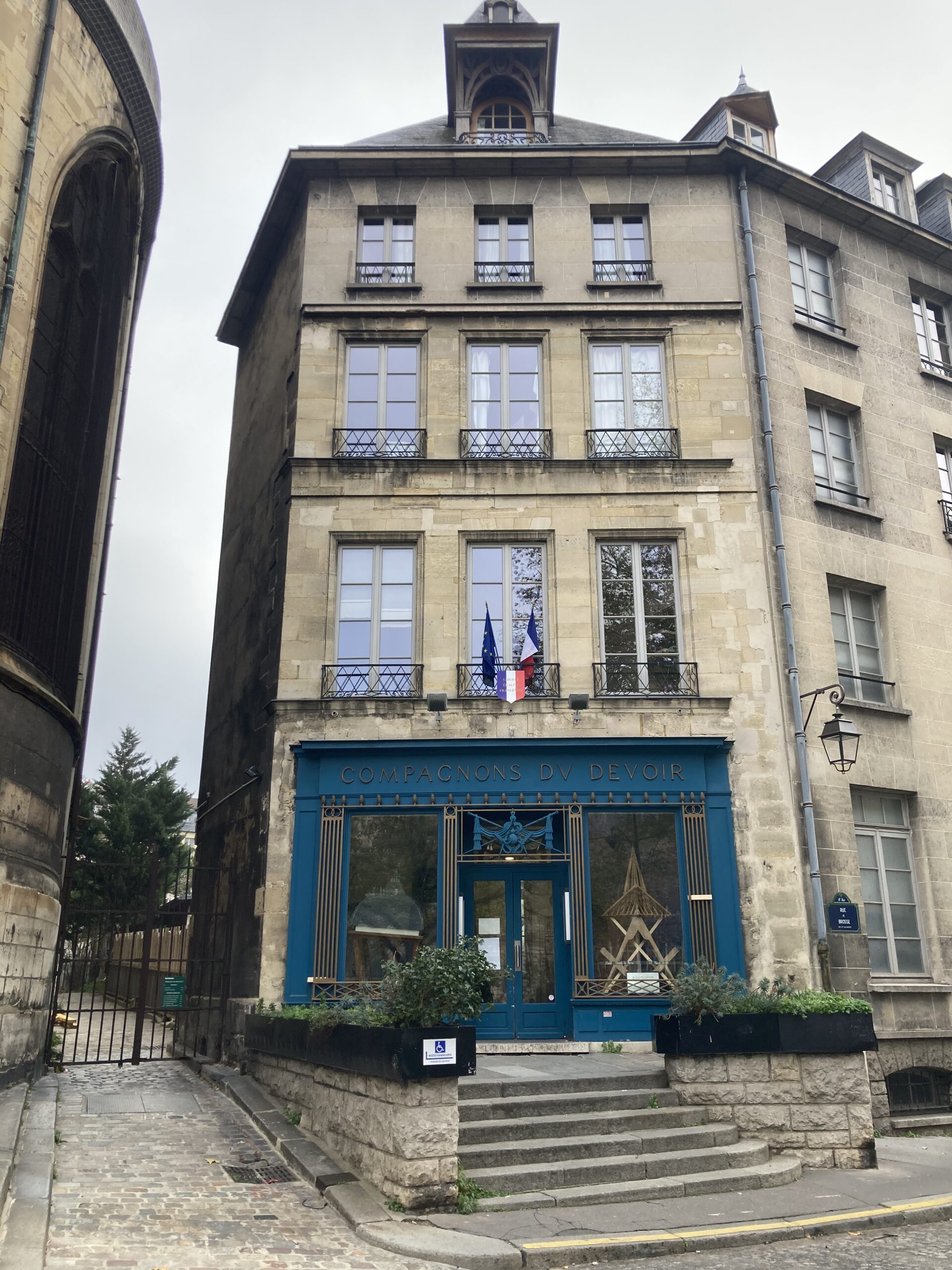 Notre-Dame de Paris : Histoire et légendes au temps des bâtisseurs – Image 4